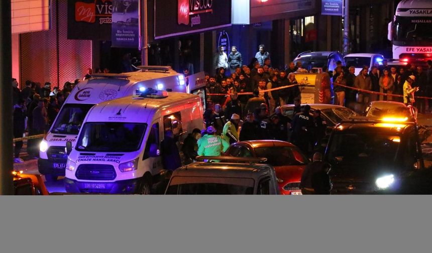 İzmir'de trafik kazası: 2 ölü, 7 yaralı