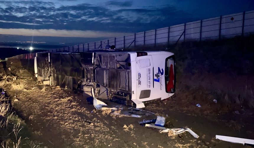 Kırşehir'de trafik kazası: 15 yaralı