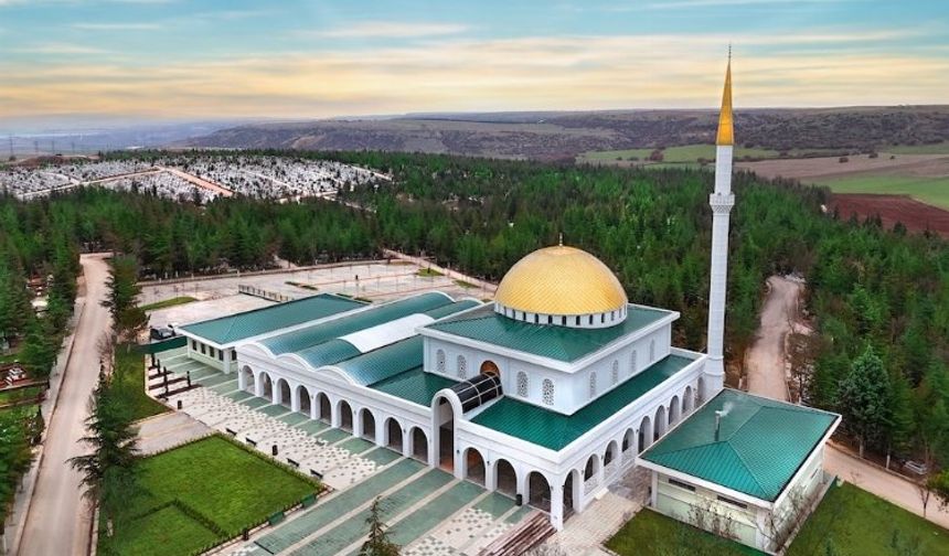 Özgür Özel 100. Yıl Camisi'ni açtı