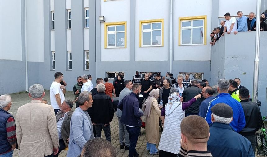 Sakarya'da seçim merkezinde çıkan kavgada 3 kişi gözaltına alındı