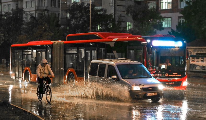 Konya'da sağanak yağış etkili oldu