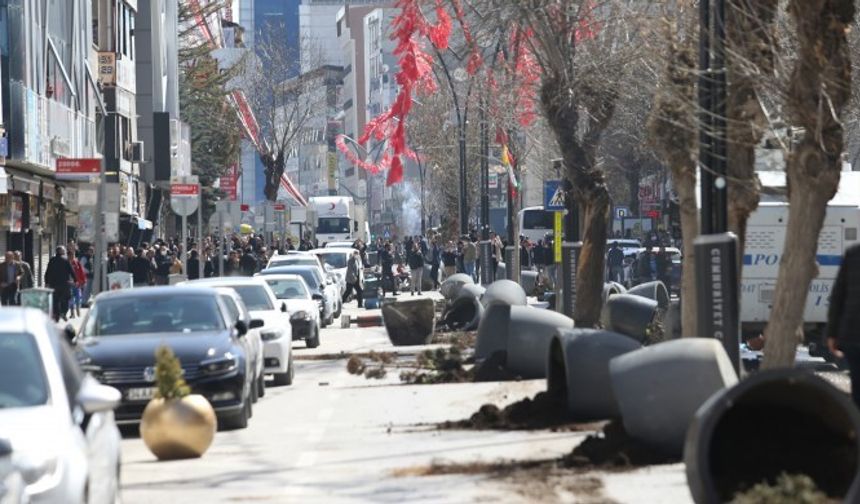 Vahap Coşkun'dan Van'daki seçim darbesine tepki: Rezil kumpas