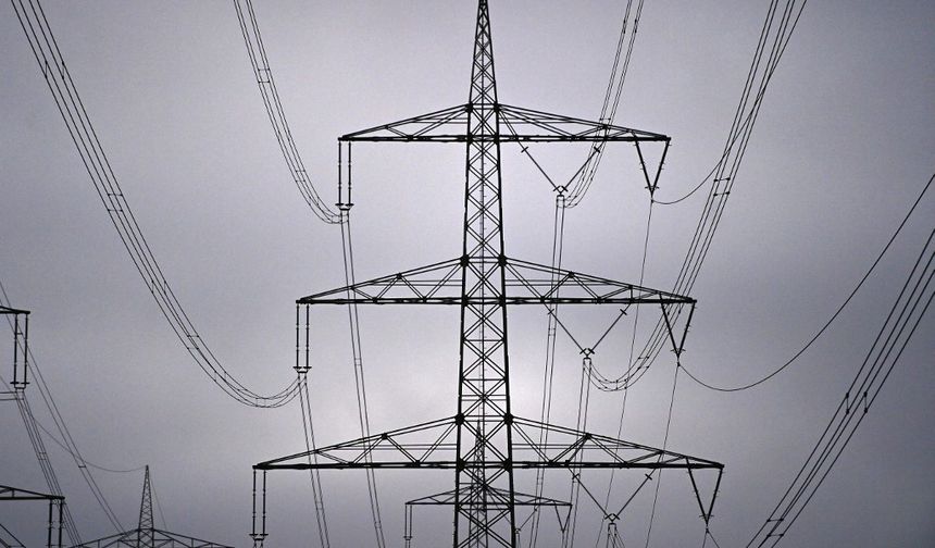 İran'da enerji krizi: Kamu kurumlarına tatil kararı
