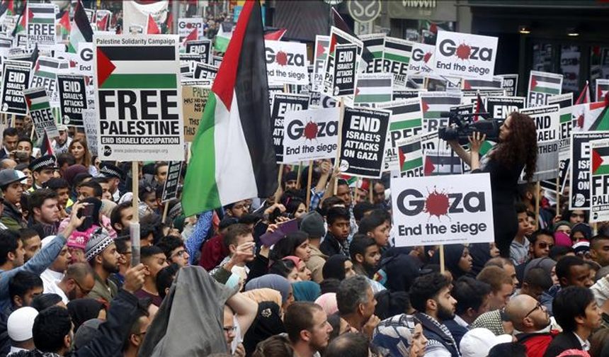 İsrail'in Refah'a yönelik kara saldırısı Londra'da protesto edildi