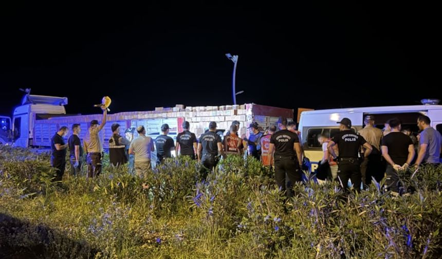 Rize'de tuğla taşıyan TIR'ın içinden düzensiz göçmenler çıktı