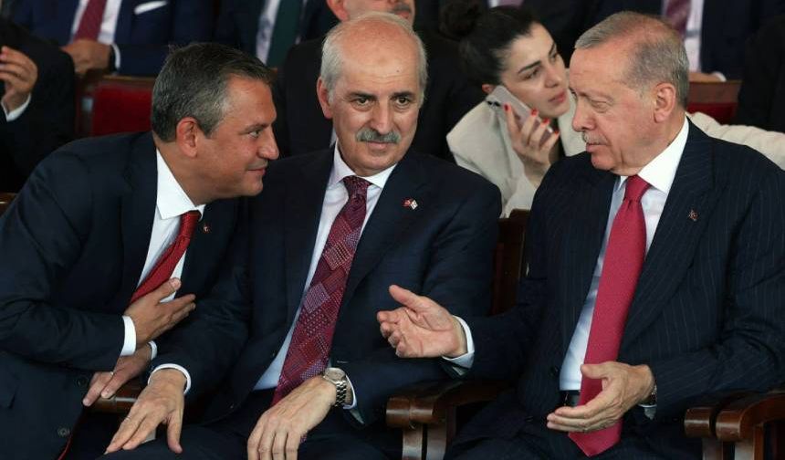 Özel ile Erdoğan'dan Kıbrıs'ta yakın temas