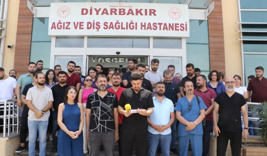 Diyarbakır'da sağlık emekçilerine silahlı tehdit protesto edildi