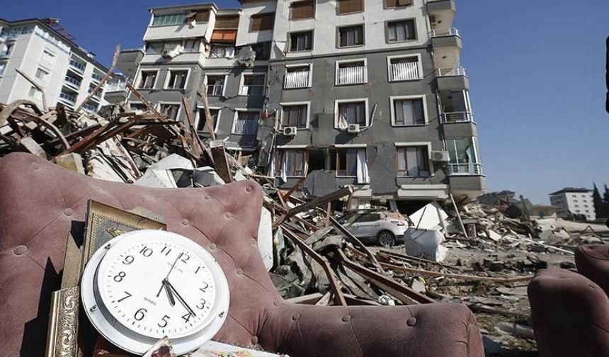 Depremde yıkılan Güven Apartmanı davasında savcı mütalaasını açıkladı: 8 sanığa 22,5 yıl hapis istemi