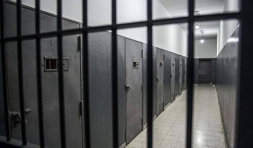 İsrail hapishanelerinde 10 bin 400 Filistinli tutuklu bulunuyor