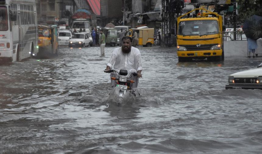 Pakistan'da son 6 haftada muson yağmurları ve seller nedeniyle 154 kişi öldü