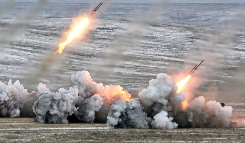 İran, misillemeler kapsamında İsrail’e 650 füze fırlattı