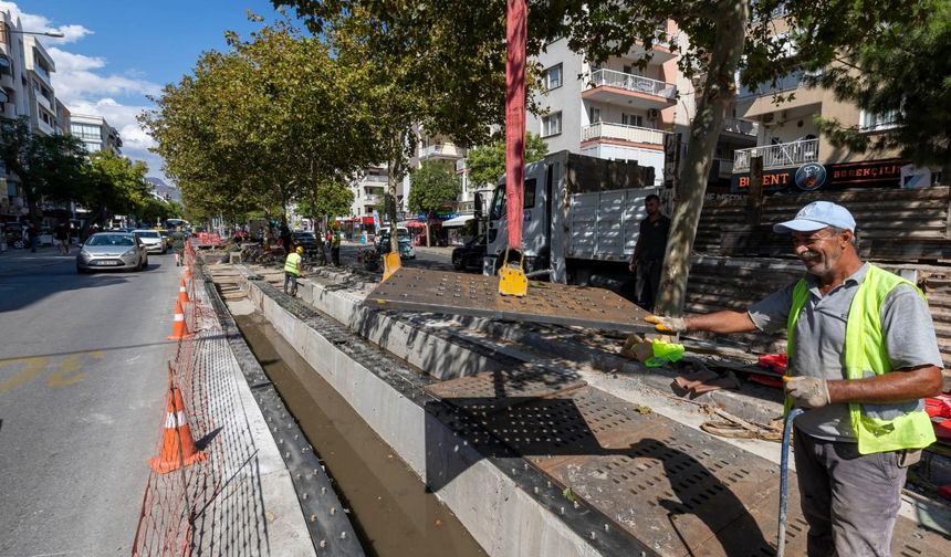 Girne Caddesi’ndeki yağmur suyu mazgalları yenileniyor