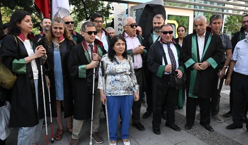 Görme engelli avukatlardan Ankara Barosu'na tepki: "Kitap tarama" faaliyeti sonlandırıldı