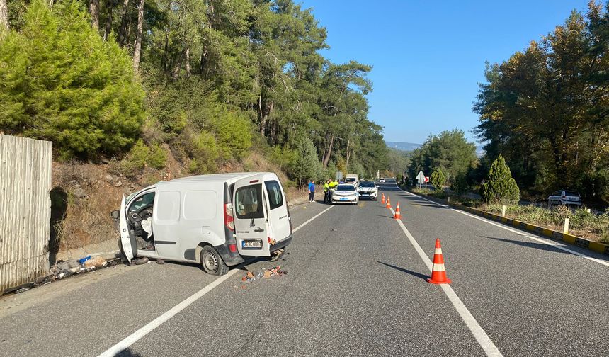 Muğla'da kamyonetin istinat duvarına çarptığı kazada 2 çocuk öldü, 1 kişi yaralandı