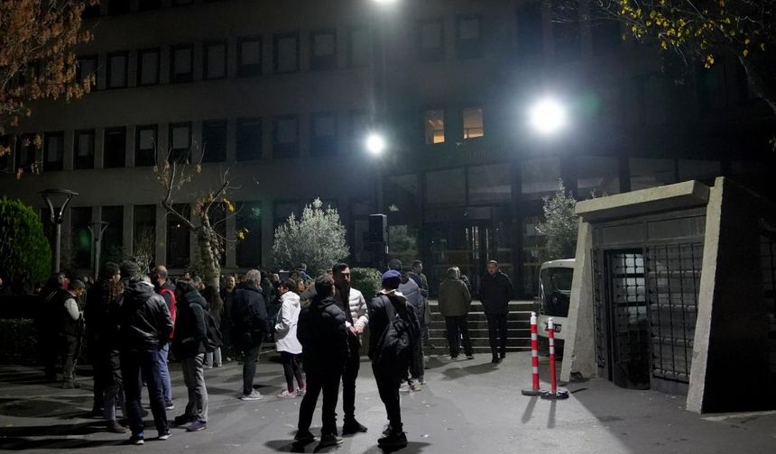 Kadıköy Belediyesi işçilerinin aldığı grev kararı bir dakika sürdü