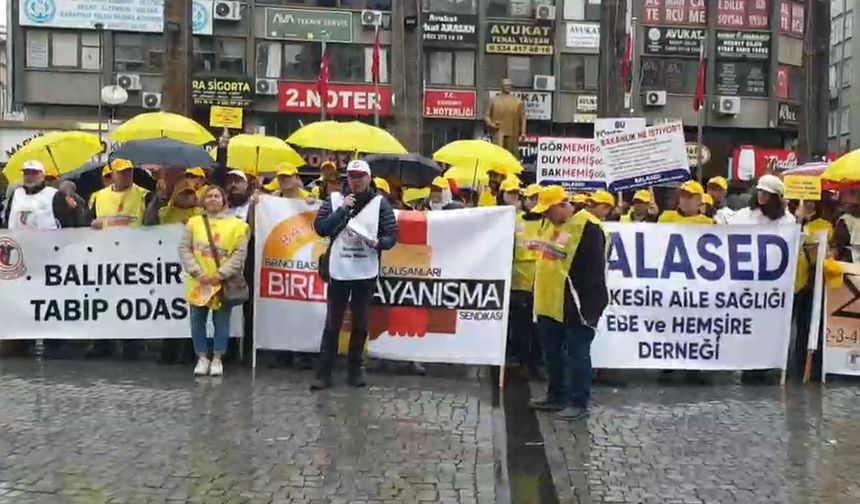 Edremit’te sağlık çalışanlarından “eziyet yönetmeliğine” karşı iş bırakma eylemi