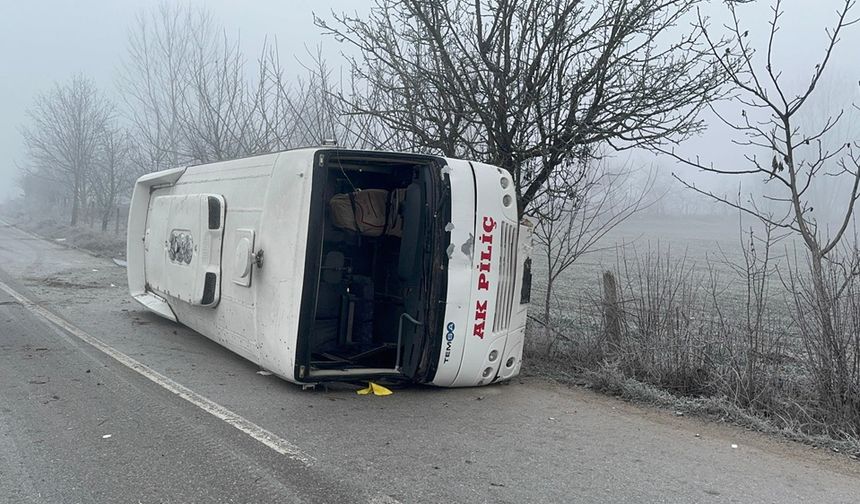 Bolu'da devrilen işçi servis midibüsündeki 9 kişi yaralandı