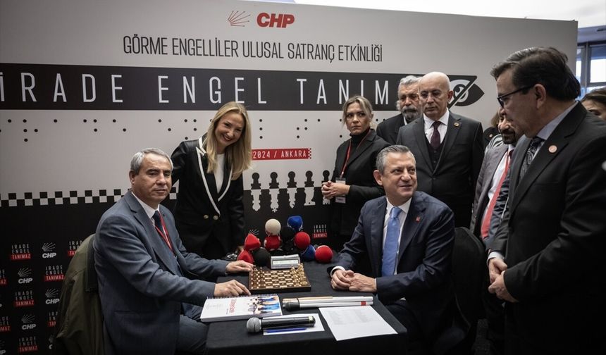 CHP Genel Başkanı Özel, Görme Engelliler Ulusal Satranç Turnuvası'na katıldı