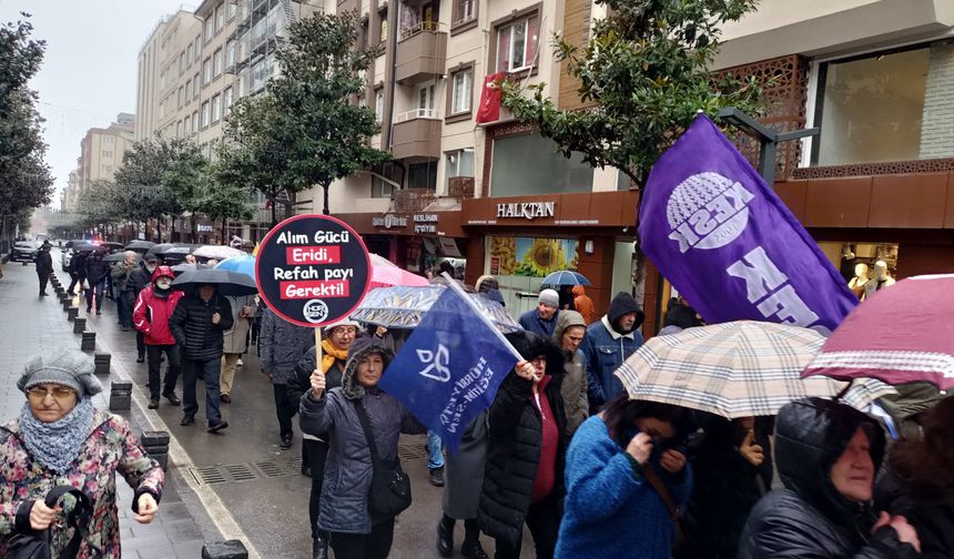 Balıkesir’de kamu emekçilerinden iş bırakma eylemi: Sefalet zammını kabul etmiyoruz!