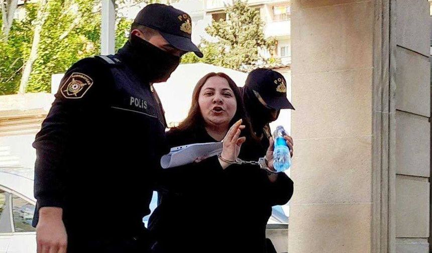 Azerbaycan’da bir gazeteci daha gözaltına alındı