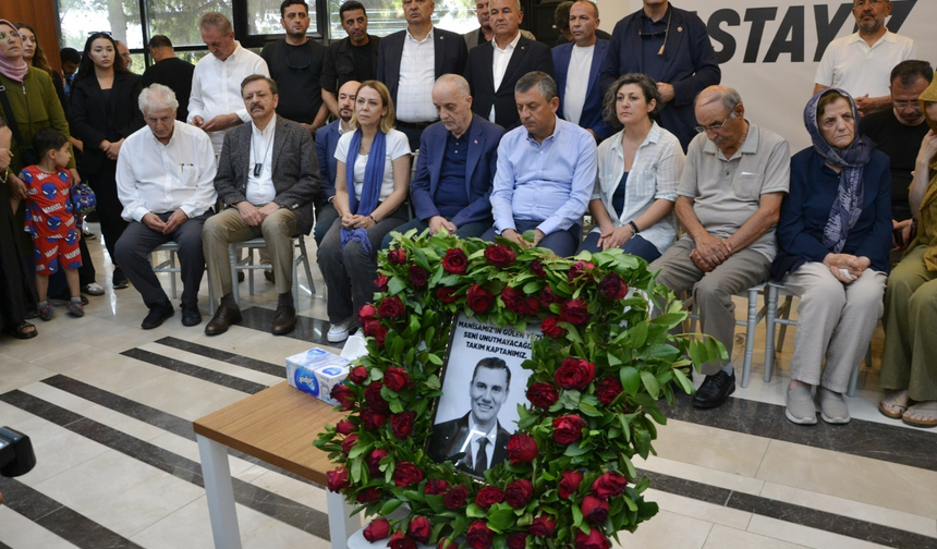 Özgür Özel ile Nurcan Zeyrek, Manisa'da taziyeleri kabul ediyor