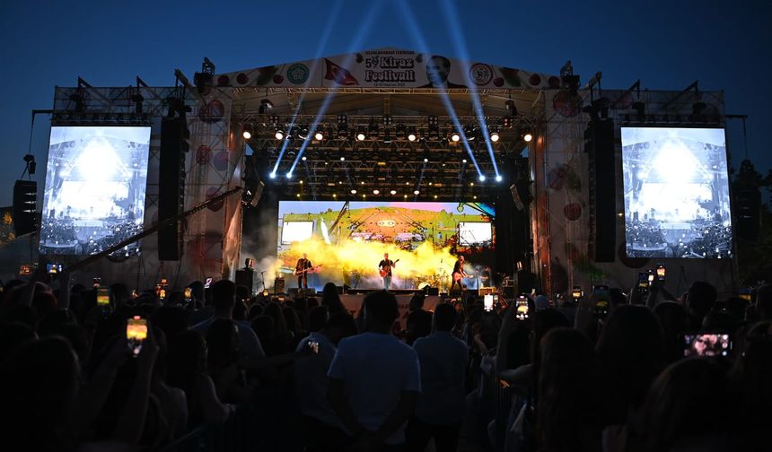 Tekirdağ Kiraz Festivali’nde Yüksek Sadakat ve Zeynep Bastık rüzgarı