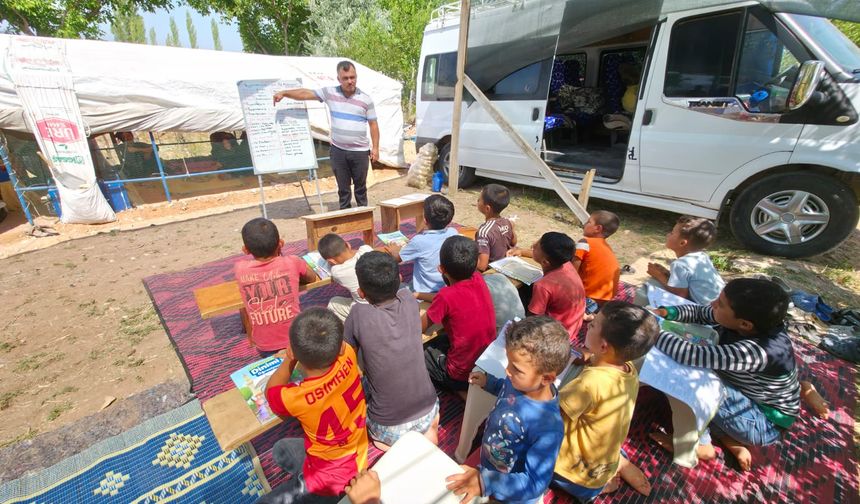 Müftülük, Amasya'da mevsimlik tarım işçilerinin çocukları için "Çadır Kur'an Kursu" açtı