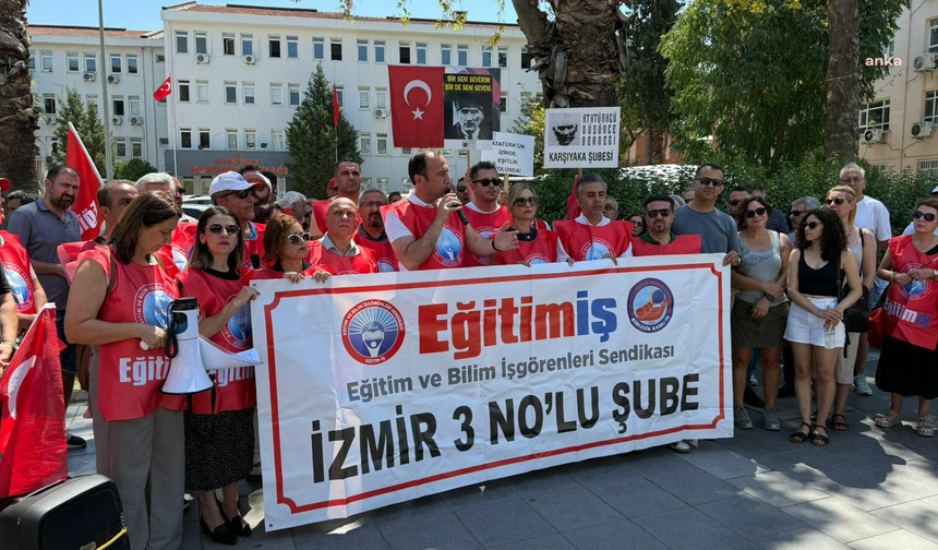 İzmir'de "sürgün" edilen öğretmene destek eylemi