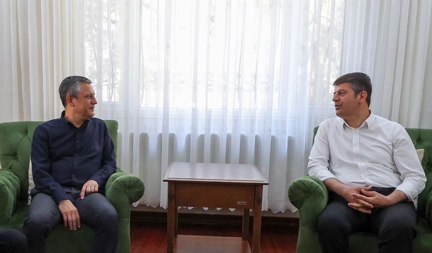 CHP Genel Başkanı Özgür Özel’den Tutdere’ye destek ziyareti: Böyle bir uygulama, aslında tüm şehri cezalandırmaktır