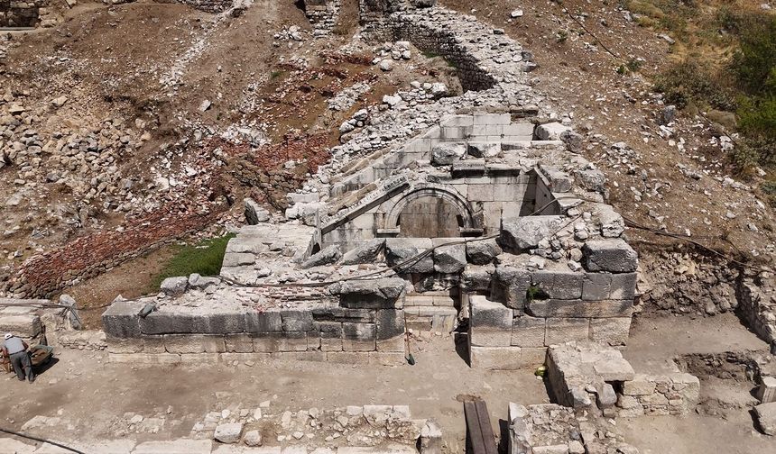 Türkiye’nin üçüncü büyük odeonu Sagalasos’ta gün yüzüne çıkıyor