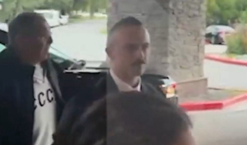 Rusya Dışişleri Bakanı, Alaska'ya "SSCB" tişörtü ile geldi