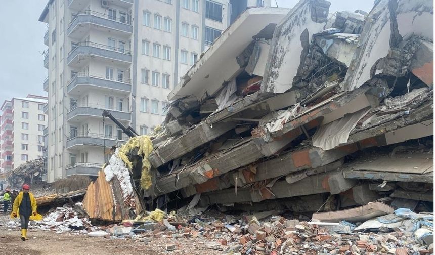 49 kişiye mezar olan Emre Apartmanı davasında şok karar: Ceza yağdı ama tahliye edildiler