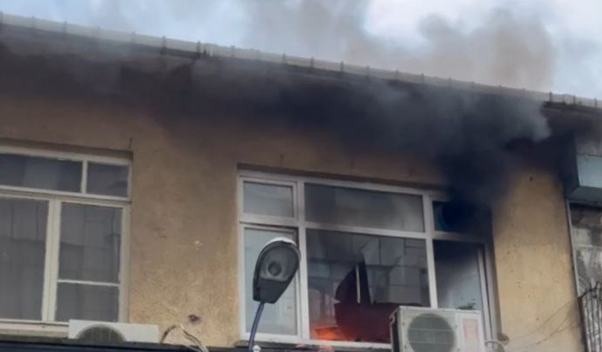 Pazar’da Çoruh EDAŞ’ın ilçe şefliği binasında yangın