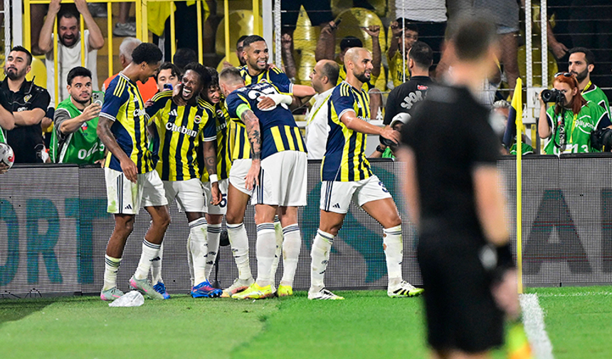 Fenerbahçe, Feyenoord’u 5-2 mağlup ederek Şampiyonlar Ligi’nde Play Off’a yükseldi