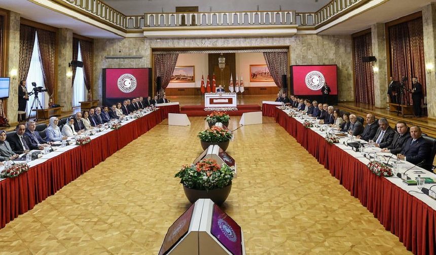 AKP “sürece özel” yasa hazırlığında: Taslak geçerse DEM'lilere tahliye yolu açılabilir