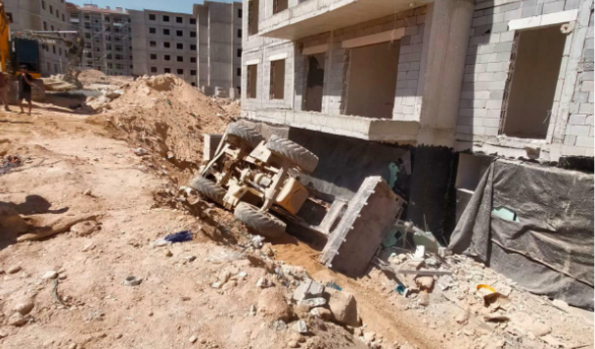 Malatya TOKİ şantiyesinde iş makinesi devrildi, operatör hayatını kaybetti