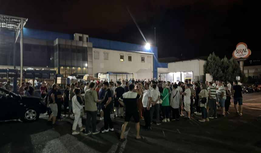 SAMPA Otomotiv işçileri, maaşlarını alamadıklarını öne sürerek iş bıraktılar