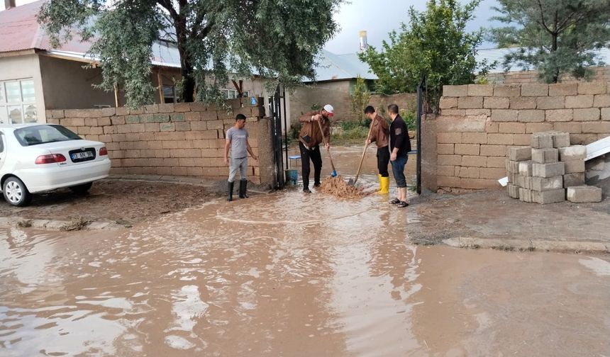 Van’da sel felaketi: DSİ’ye ihmal, belediyeye geç müdahale tepkisi