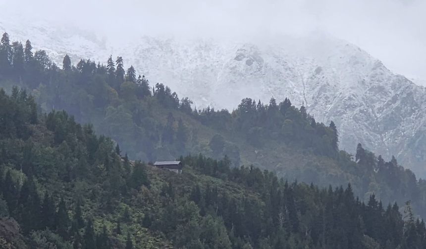 Rize'de yüksek kesimlere kar yağdı