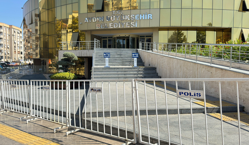 Aydın Büyükşehir Meclisi öncesi bariyerli güvenlik önlemi