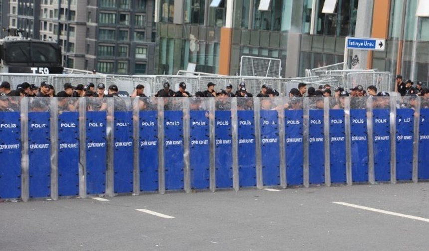 CHP İstanbul İl Yönetimine kayyum atanmasıyla ilgili dava ertelendi