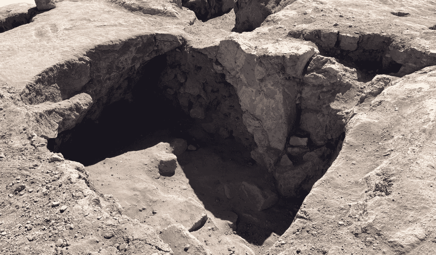 Kayseri'deki Geç Roma dönemine ait mozaikli yapı alanında, çocuk ve yetişkin mezarı bulundu