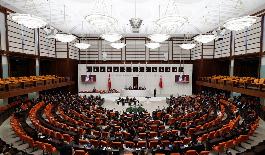 TBMM'de gerginlik: DEM Parti'den AKP'ye "ayıptır"; bize yaptığınız kumpaslarla yargılandık