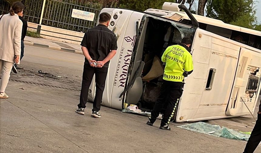 Manisa'da işçi servisi kazasında 16 yaralı