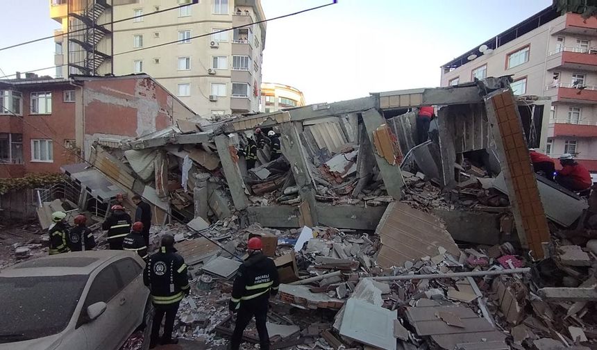 Kocaeli'de çöken binanın enkazında kalan çiftin cansız bedenlerine ulaşıldı