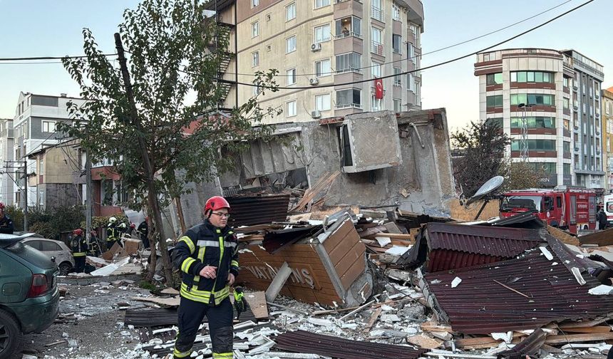 Kocaeli'nin Gebze ilçesinde çöken binada 2 kişinin cansız bedenine ulaşıldı