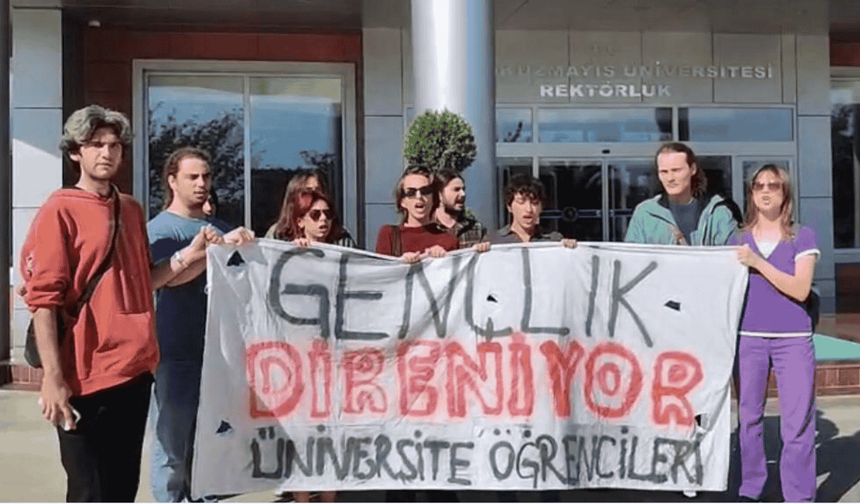 OMÜ öğrencilerinden yemekhane zammı ve Akbank kartı zorunluluğuna protesto: Bankalara peşkeş çekilemez