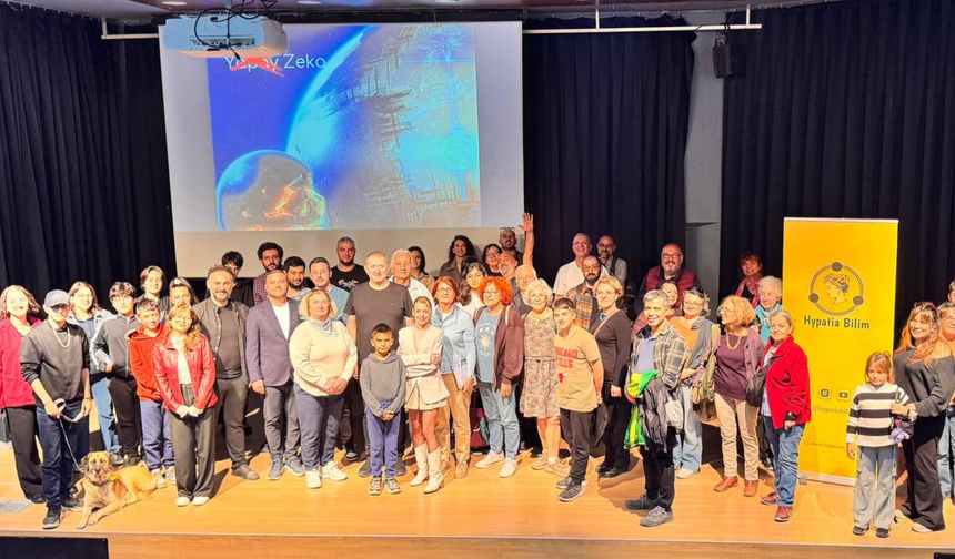 Seferihisar'da Hypatia Bilim Buluşması: Dr. Umut Yıldız katılımcıları uzayın derinliklerine götürdü