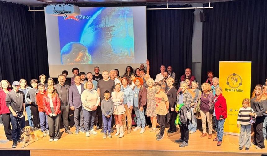 Seferihisar'da Hypatia Bilim Buluşması: Dr. Umut Yıldız katılımcıları uzayın derinliklerine götürdü
