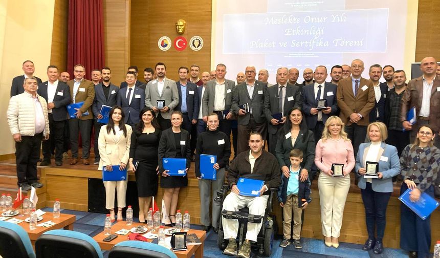Manisa’daki 67 makine mühendisi plaket ve mesleki sertifika ile ödüllendirildi